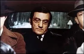 Le 12 septembre 1969, sort sur les crans, ce superbe film de Jean-Pierre Melville,  L'arme des ombres . Quel est le nom du personnage qu'interprte Lino Ventura ?