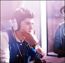 A quel ge Zayn a-t-il jet sa tlvision par la fentre ?