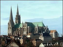 Je commence par une visite de la ville de Chartres, surtout connue pour sa cathdrale. Ses habitants sont les ...