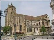 Je me rends  Dreux, o les habitants se nomment les ...