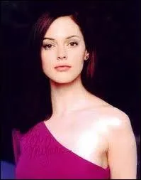 Comment s'appelle la demi-sur qui apparat au dbut de la saison 4 ?