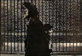 Ce 3me album, totalement mythique, est un des sommets de Young avec l'incroyable Southern Man si dchirant avec son solo de guitare abrasif ! Il s'agit de...