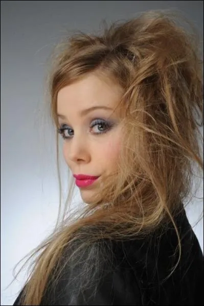 Roxane Le Texier interprte...