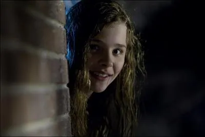 La mme actrice dans un autre film de vampires nomm 'Laisse-moi entrer'. Quel est son nom dans celui-ci ?