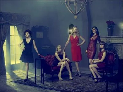 En quelle anne Anglique Bouchard tombe-t-elle amoureuse de Barnabas Collins ?