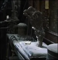 Suis-je bte ? Merci ! Et  prsent, j'ai besoin d'objets malfaisants pour un anniversaire. O pourrais-je me les procurer ? 