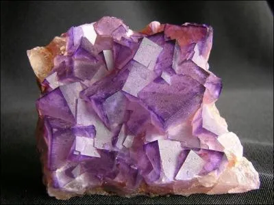 F comme fluorine. La fluorine est un fluorure de :