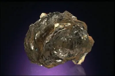 I comme illmnite. L'illmnite est un important minerai de :