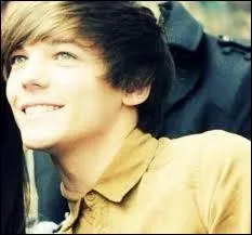  quelle comdie musicale Louis a-t-il particip au lyce ?