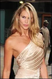 Elle MacPherson a été surnommée ''The Body'' à cause de l'activité qu'elle a exercée. Quelle était-elle ?