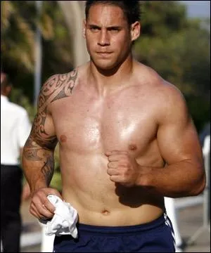 Luke McAlister est un joueur de rugby néo-zélandais. Il a choisi de laisser les All Blacks pour venir jouer en France...