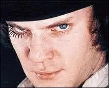 Malcolm McDowell a joué beaucoup de rôles pour le cinéma mais il en est un qui lui colle à la peau : celui d'Alex dans le film...