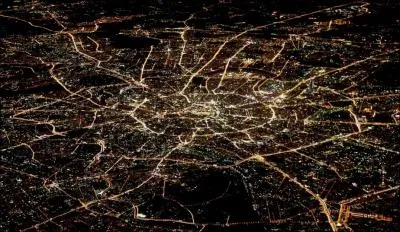 Elle pèse 220 tonnes mais paraît aussi légère que la toile d'araignée résiliée. Où se trouve la Tour Choukhov servant d'émetteur de programmes radiophoniques et télévisés ?