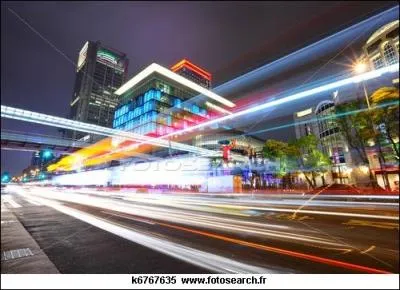 Le --- 101, construit à ---, en 2004, aura été le plus haut édifice du monde jusqu'au 21 juillet 2007. Il est détrôné par la Burj Khalifa.