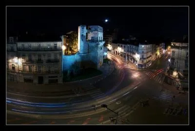 Au XIIIe siècle, La tour de la Babote a fait fonction d'observatoire d'astronomie. Dans quelle ville de la région Languedoc-Roussillon est-elle construite ?