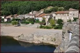 Les habitants de Pont-de-Labeaume portent le gentil ...