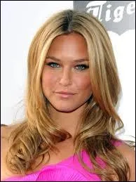 Quel membre de la famille de Bar Rafaeli tait mannequin ?