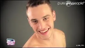 Comment s'appelle sa petite amie (hors de l'aventure) ?