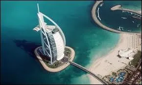 Comment diriez-vous  un htel  en anglais ?