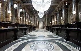 Nous travaillons dans un endroit o il faudrait tre fou pour voler quoi que ce soit. Nous sommes...