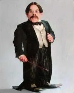 Qui est ce personnage qui est maintenant directeur de la maison de Serdaigle, professeur de sortilges et qui a du sang de gobelin dans les veines ?