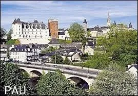 Je me rends  Pau, prfecture des Pyrnes-Atlantiques. Ses habitants sont les ...