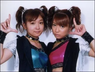 Comment s'appelle les deux filles dont le groupe s'appelle W ?