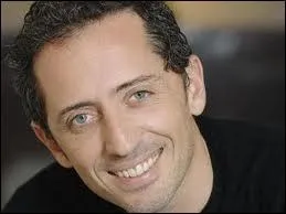 Il est humoriste. Qui est-il ?