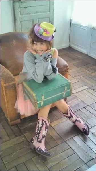 Comment s'appelle le single solo de Risa ?