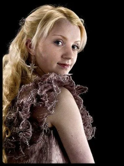 Par qui est-elle invite au bal de Slughorn ?