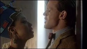 (Episode 2) En quelle anne et avec qui se trouve le docteur quand il recoit un appel de l'agence spatiale indienne (ISA - Indian Space Agency) depuis l'anne 2367 ?