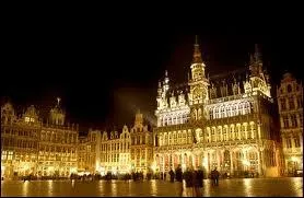 L'illumination des villes peut aussi tre moins commerciale et plus subtile comme ici...