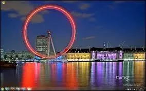 Quelle capitale se distingue avec son  oeil  illumin depuis 1999 ?