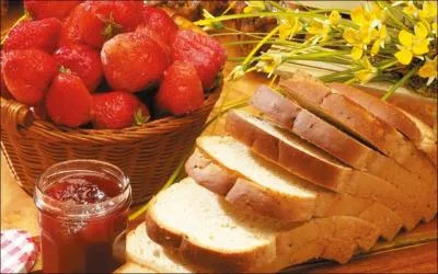 La fraise, ni la myrtille, N'(...) sa chair (...) et sa vive couleur.