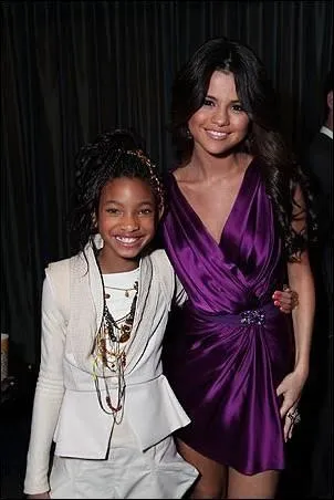 En 2010, elle lance son premier single ...