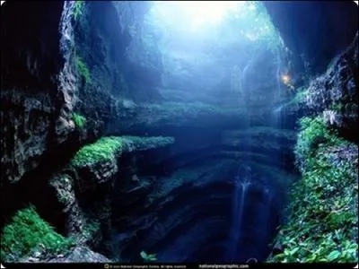 Dans quel pays se situe la Grotte des hirondelles ?