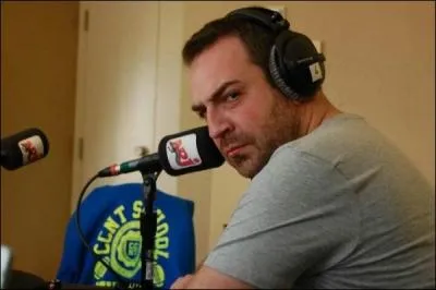 Qui a vomi en mangeant des yeux de poisson chez Cauet ?