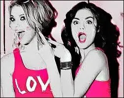 Qui joue Aria dans  Pretty Little Liars  ?