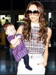 Qui est la marraine de la fille de Victoria ?