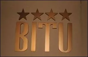 Hier soir, il est encore rentré ''bitu'' .