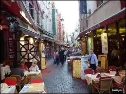 Je salue nos amis belges. Quand j'en rencontrerai, j'espère qu'ils me donneront ''une baise'' .