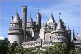 Quelle diffrence y a-t-il entre les chteaux et les chteaux forts ?