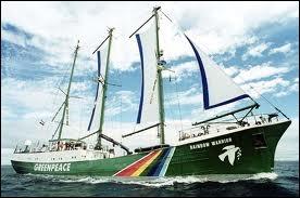 En 1985, les services secrets franais coulent le navire amiral de Greenpeace. Quel tait son nom ?