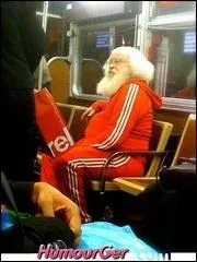 Quand le Pre Noel ne se dplace pas en traneau, le plus souvent on peut le rencontrer se dplaant en ... ?