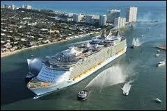 En 2012, quel paquebot appartenant  la Royal Caribbean Cruise Line est le plus gros du monde ?