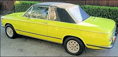 Jaune canari... . ou citron.