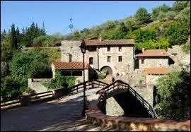 Quel est le nom des habitants de Castelnou ?