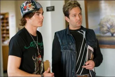 Quel est le nom du personnage qu'il incarne dans  17 ans encore  ?