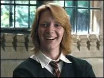 Qui accompagne George Weasley ?