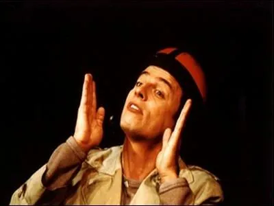 Quand il est habill de la sorte, comment s'appelle son fiston ?